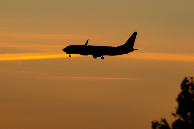 Khan: Second Gatwick runway would destroy Heathrow expansion rationale