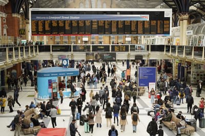 Liverpool Street station ‘evacuated’ as police find suspect package