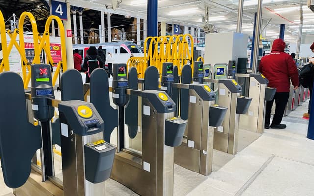 Work on track to tackle 'frustrating' delays at Liverpool St station